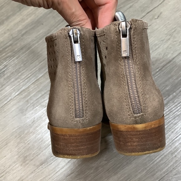 Lucky Brand LP Bergyn Boot Brindle Taupe Laser Cut Suede Ankle Boots Size 8 - Picture 5 of 8